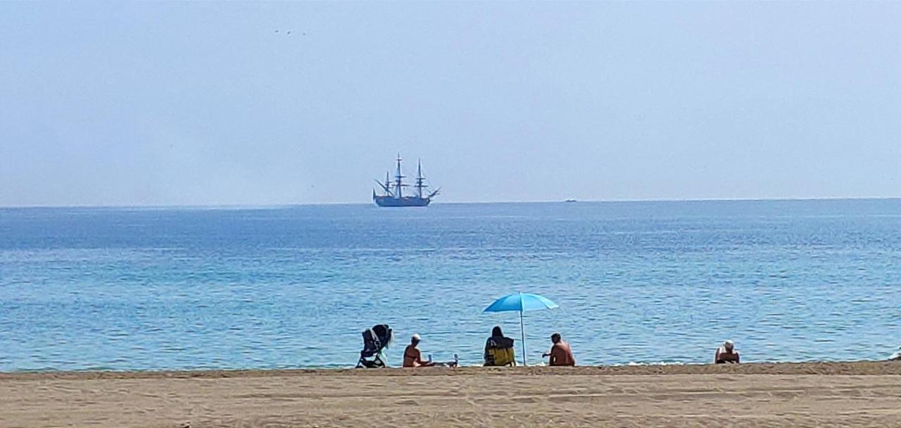 On The Beach! Frente Al Paseo Maritimo, Parking Y Piscina マラガ エクステリア 写真