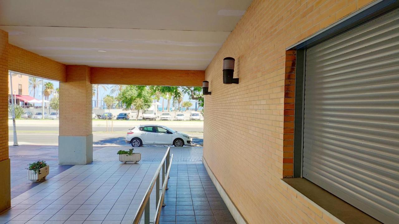On The Beach! Frente Al Paseo Maritimo, Parking Y Piscina マラガ エクステリア 写真