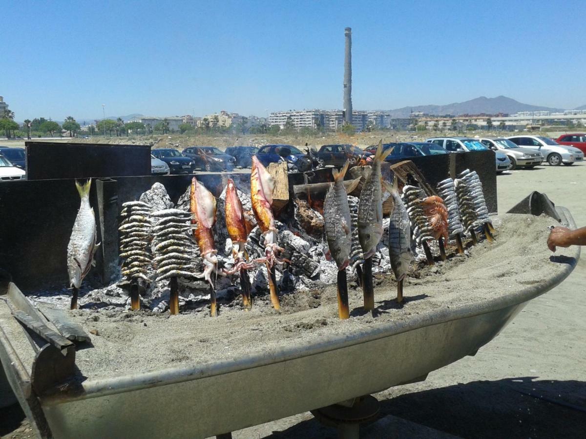 On The Beach! Frente Al Paseo Maritimo, Parking Y Piscina マラガ エクステリア 写真